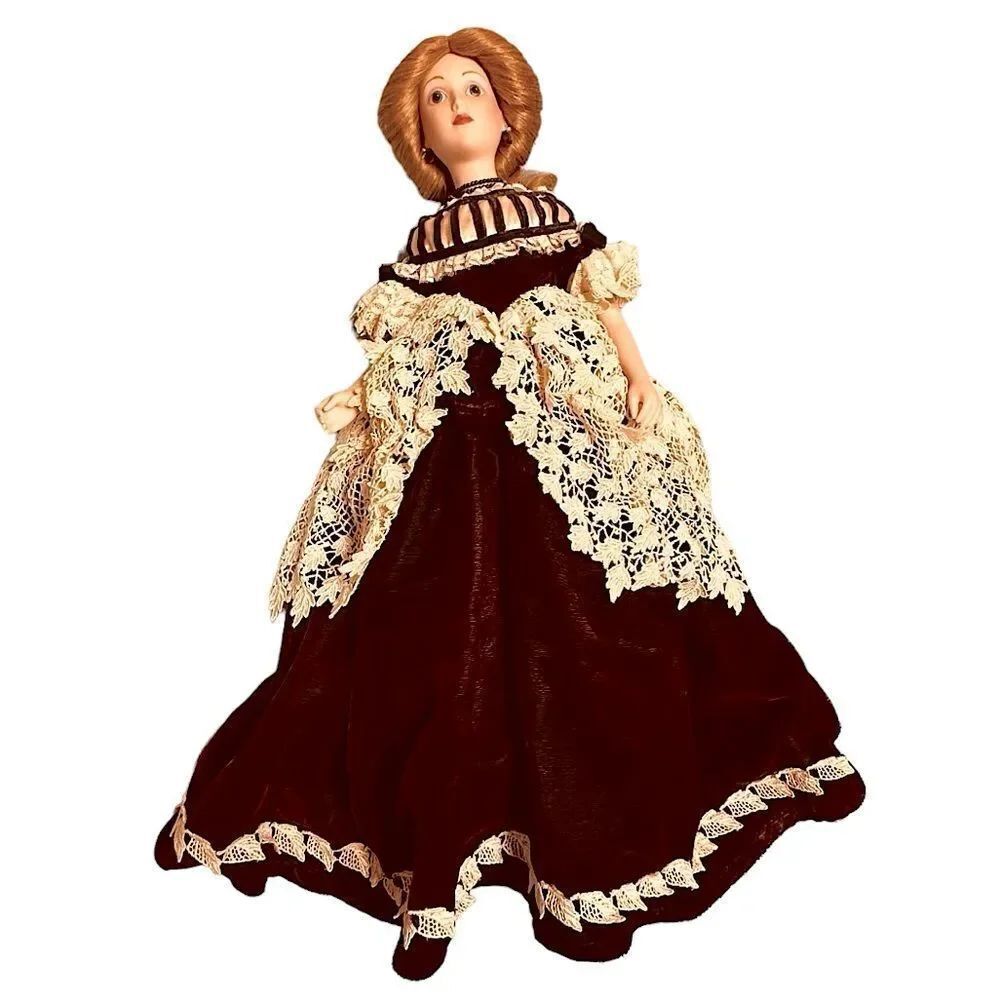 Vintage Franklin Mint Heirloom Musical Porcelain Doll Renata 1985.